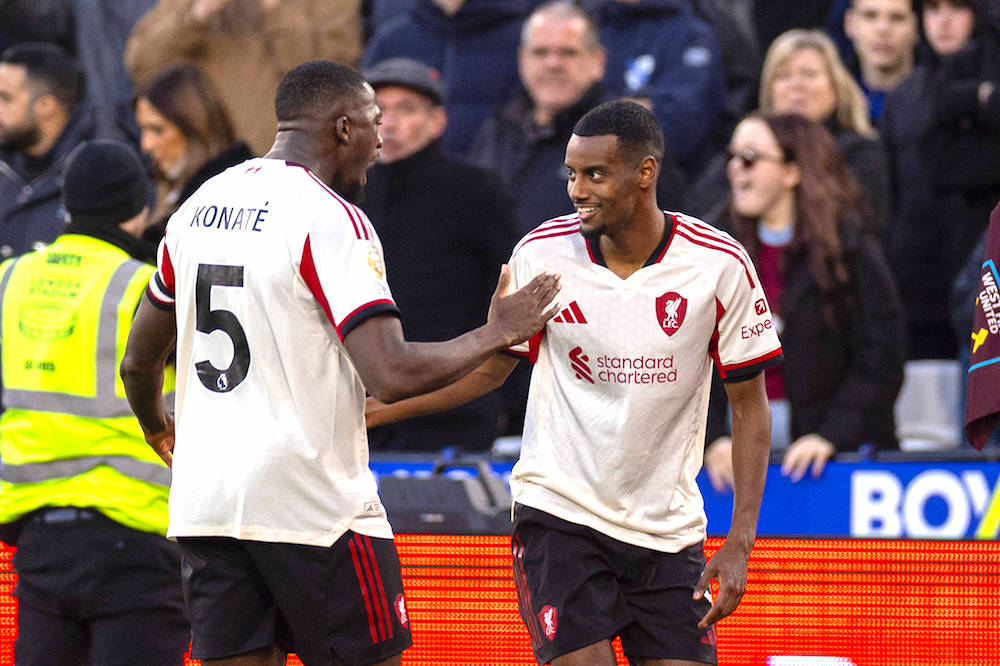 Isak aktuell för truppen mot Man City